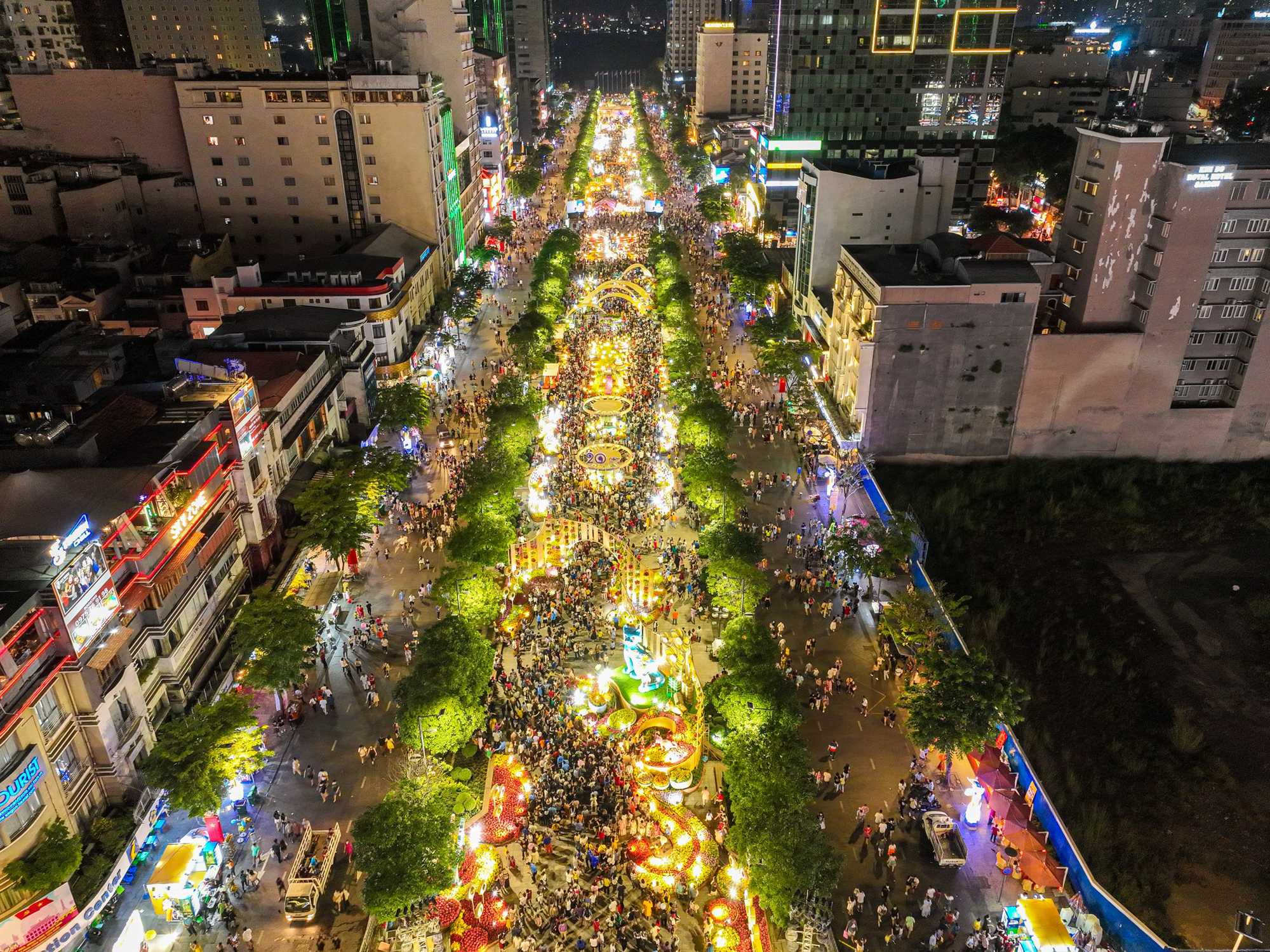 Công nghệ mapping lần đầu xuất hiện tại Đường hoa Nguyễn Huệ, Thành phố Hồ Chí Minh