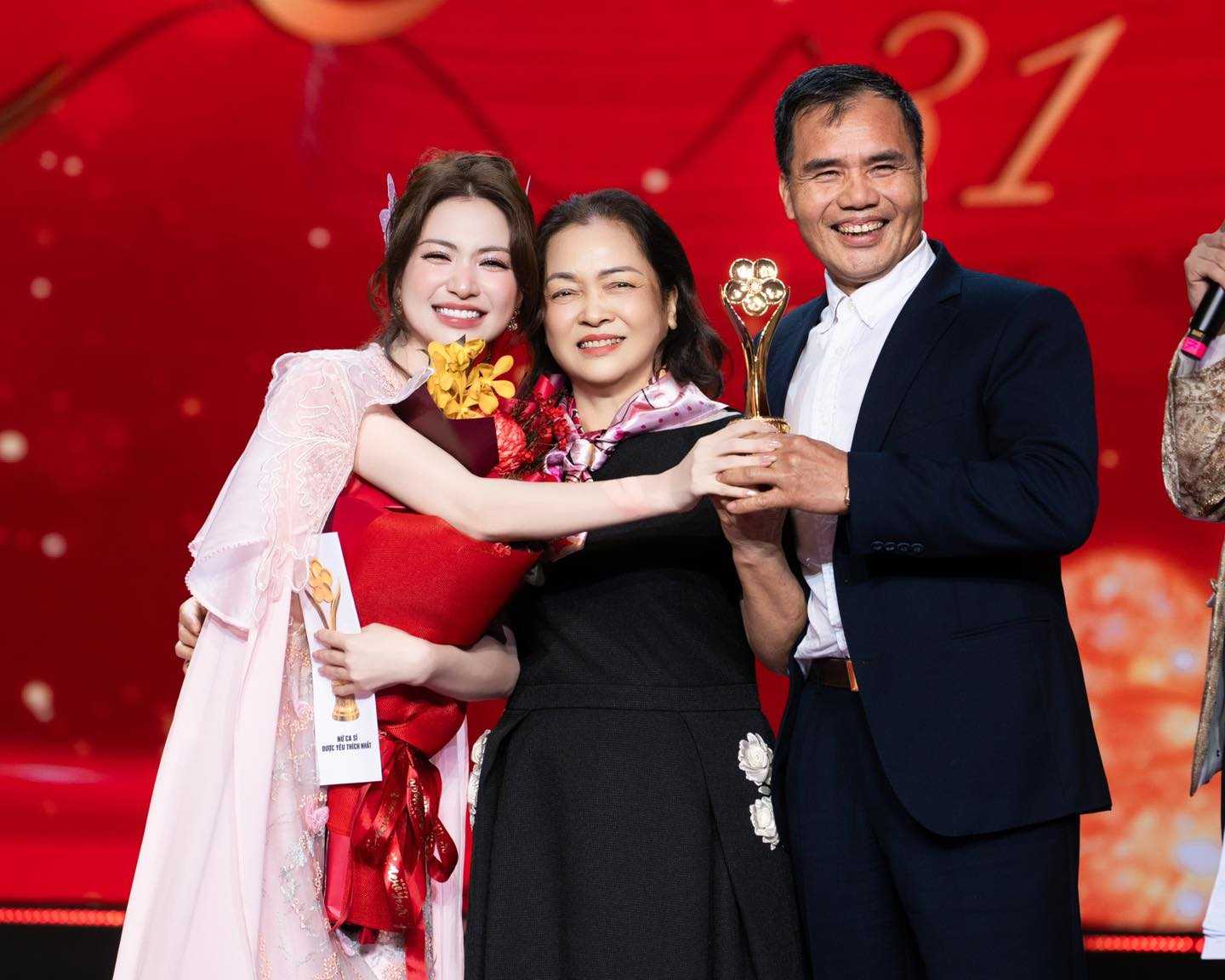 Hòa Minzy ẵm chọn giải thưởng tại Lễ Trao Giải Mai Vàng 2025