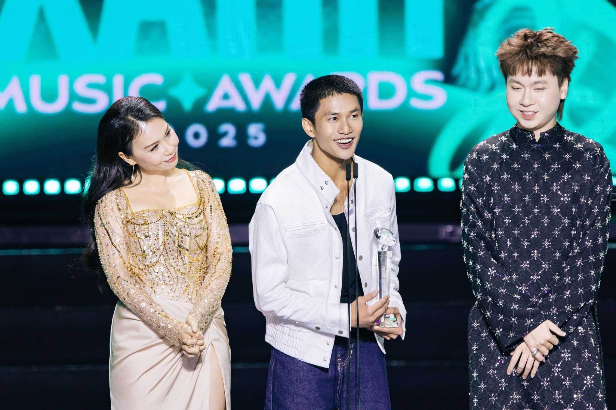 Nguyễn Hùng – Nghệ sĩ trẻ với những giai điệu da diết giành nhiều giải thưởng tại Làn Sóng Xanh