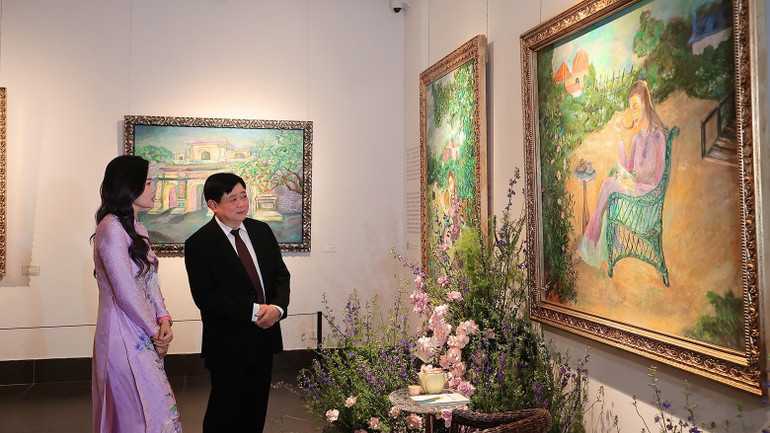 Giấc mơ di sản trong “Mộng giữa chiều hoa” của họa sĩ Lê Trang