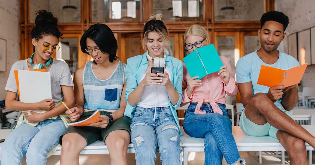 GIẢI MÃ BỨC TRANH ĐA THẾ HỆ: TỪ DI SẢN QUÁ KHỨ ĐẾN ĐỊNH HÌNH TƯƠNG LAI