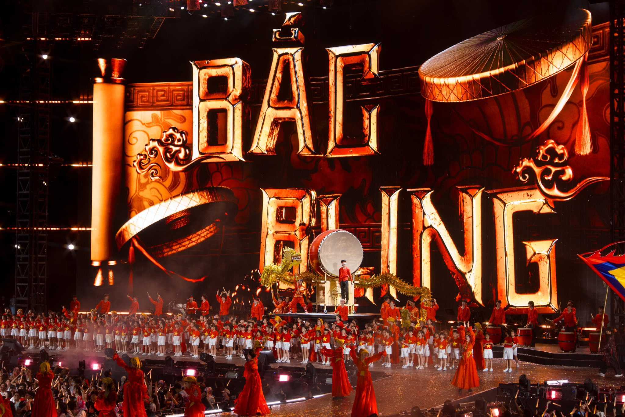 FAN CONCERT BẮC BLING: HÒA MINZY VÀ SỨC MẠNH CỦA ÂM HƯỞNG DÂN GIAN GIỮA LÒNG HIỆN ĐẠI