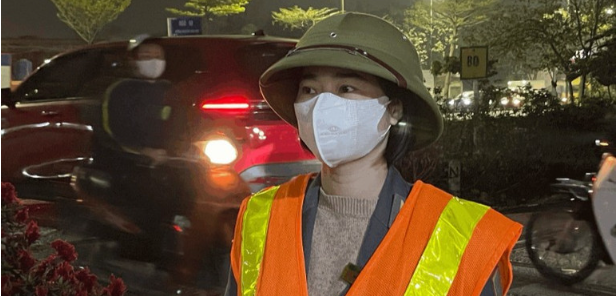 Người phụ nữ gác chắn và 14 năm lặng lẽ giữ bình yên cho những chuyến tàu