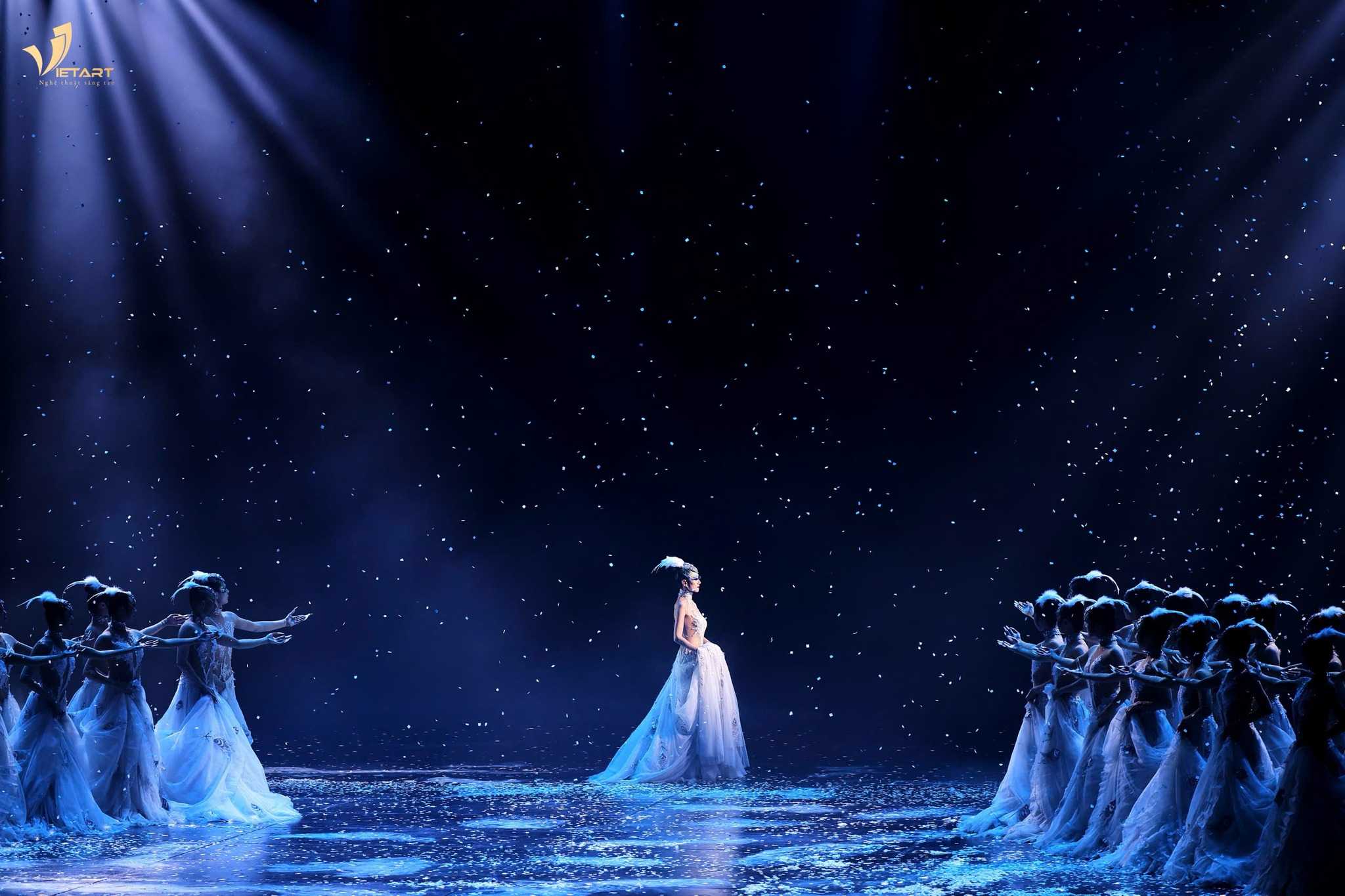 “Khổng Tước – The Peacock Hanoi 2026”: Đêm công diễn mở màn thăng hoa tại Nhà hát Hồ Gươm