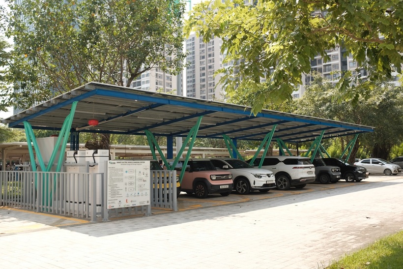 Trạm sạc xe điện thông minh thử nghiệm được xây dựng và triển khai trong thực tế khuôn viên trường Đại học VinUni.